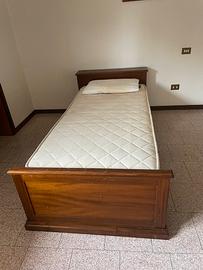 Letto singolo in legno massello -struttura robusta