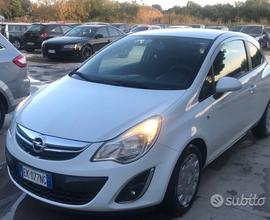 Opel Corsa gas x patentati CON IL PASSAGIO