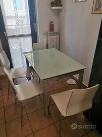Tavolo usato in vetro allungabile con 4 sedie