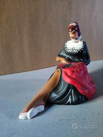 statuetta decorativa in ceramica