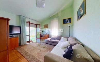 AMPIO APPARTAMENTO CON TERRAZZO