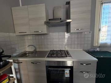 Cucina componibile + tavolo con 4 sedie