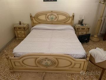 Letto matrimoniale con 2 comodini coordinati