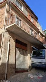 Alì, stabile semi indipendente di 80 mq più garage