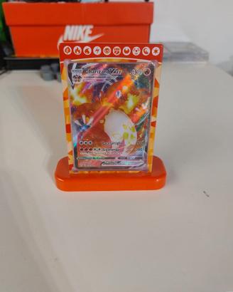 Charizard vmax di fiamme oscure con contenitore.