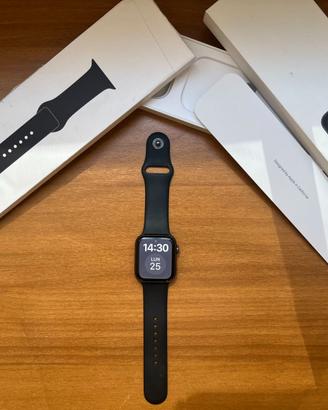 Apple Watch SE 1ª Gen (GPS, 44mm) Alluminio Grigio