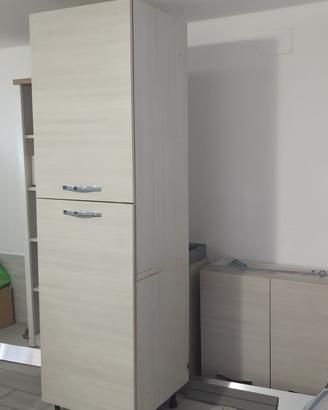 Mobili cucina composta con pensili e colonna