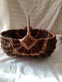 Cesto artigianale in vimini.