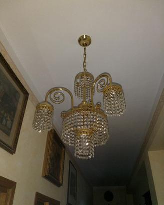 lampadario con gocce di cristallo