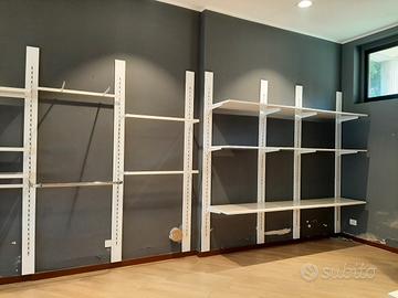 Scaffale con mensole