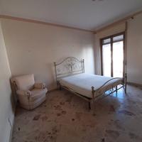 4 v con possibilità garage pressi via roccaromana