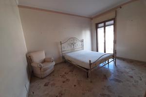 4 v con possibilità garage pressi via roccaromana