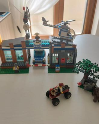 LEGO City 4440 - Stazione di Polizia LEGO City
