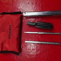 KIT ATTREZZI DUCATI MONSTER 695