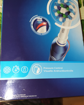 BrAun Oral-B PRO 2 Mod.2700- NUOVO