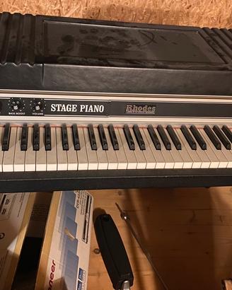 Stage piano Rhodes mark due