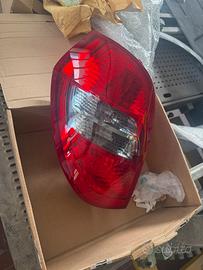 Fanale posteriore sinistro mercedes a 169