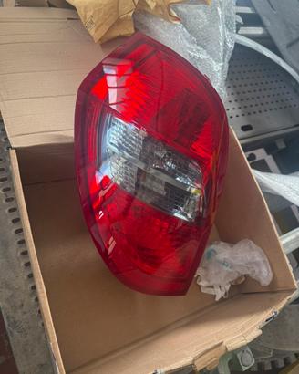 Fanale posteriore sinistro mercedes a 169