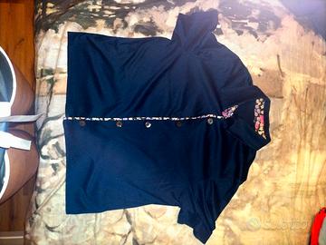 camicia con dettagli floreali