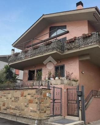 4 LOCALI A ROMA