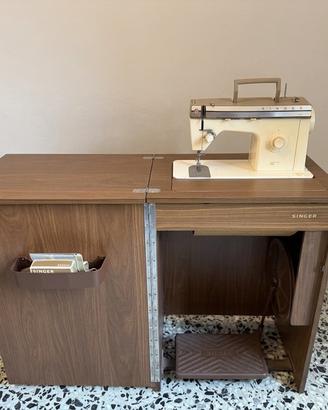 Macchina da cucire Singer Vintage con mobiletto