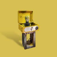 Lampada da tavolo Cash Box in metallo giallo
