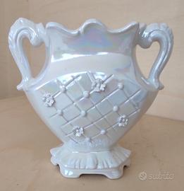Vaso con due manici in ceramica