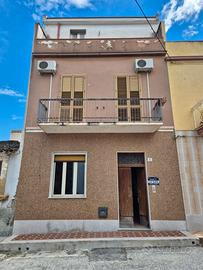 Casa indipendente in Cortile Pollicita, Avola