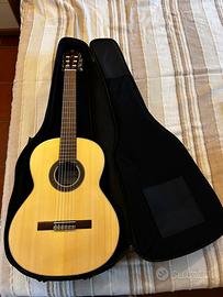 Chitarra Alhambra 1C + custodia + corde + plettri