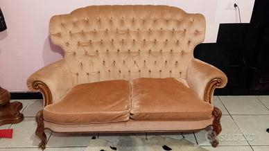 Divano foderato a mano