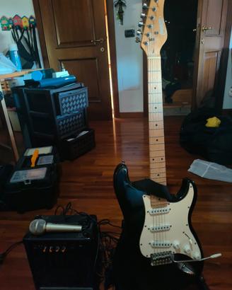chitarra elettrica, amplificatore e microfono 