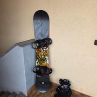 Snowboard e scarponi Burton