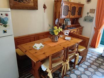 Arredamento per tavernetta rustica