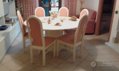 Tavolo con sedie