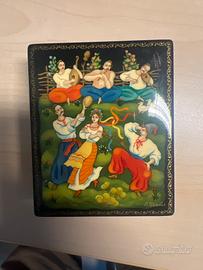 Scatola Russa in lacca secolo scorso