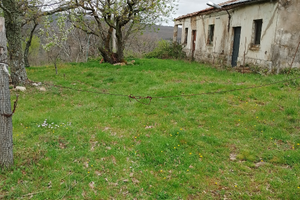 Terreno vicino alla strada principale