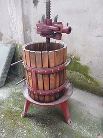 torchio e deraspatore per produzione vino