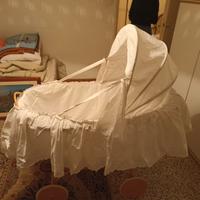 culla in vimini e pizzo sangallo