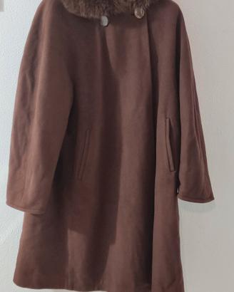 Cappotto marrone a mantella vintage donna.