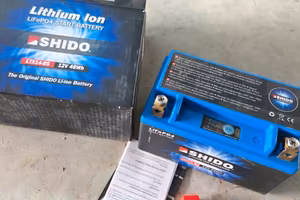 Batteria al litio moto SHIDO come nuova 