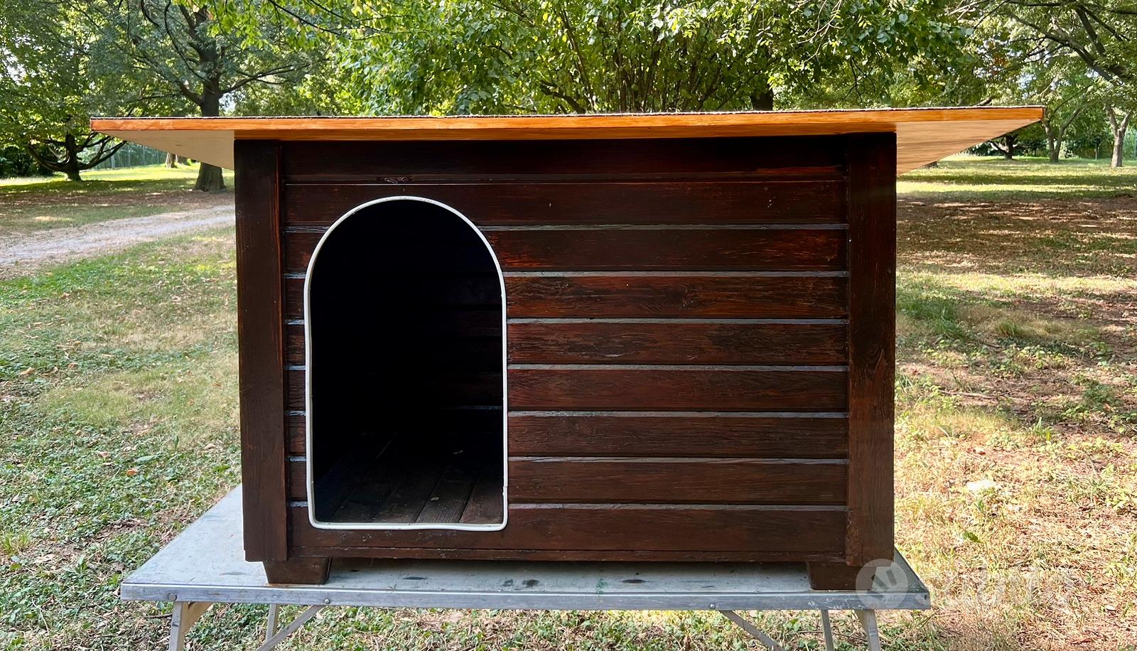 Cuccia in legno per cani