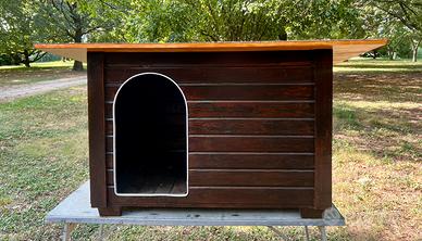 Cuccia in legno per cani
