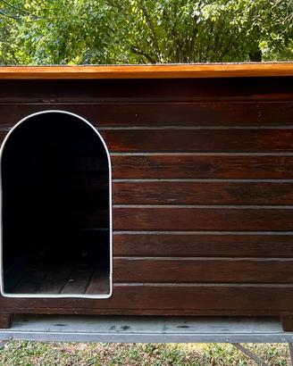 Cuccia in legno per cani
