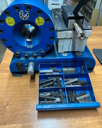Pressa tubazioni portatile pneumatica