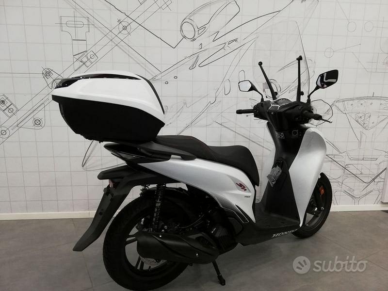 Honda SH 125 ABS PEARL COOL WHITE SPORT YM 2024 - Moto e Scooter In vendita  a Milano