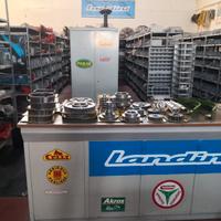 AMPIO MAGAZZINO RICAMBI TRATTORI/ATTREZZATURE AGRI