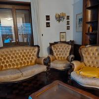 Divano + 2 poltrone stile Chesterfield in pelle