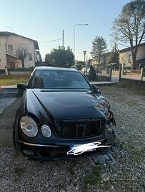 Mercedes 220 Classe E incidentata