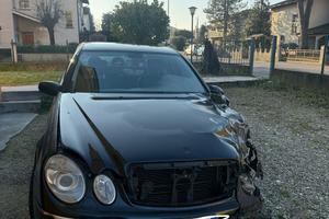 Mercedes 220 Classe E incidentata