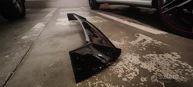 Spoiler sportivo nero lucido
